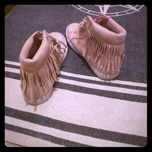 Fabkids faux pink suede shoes size 3